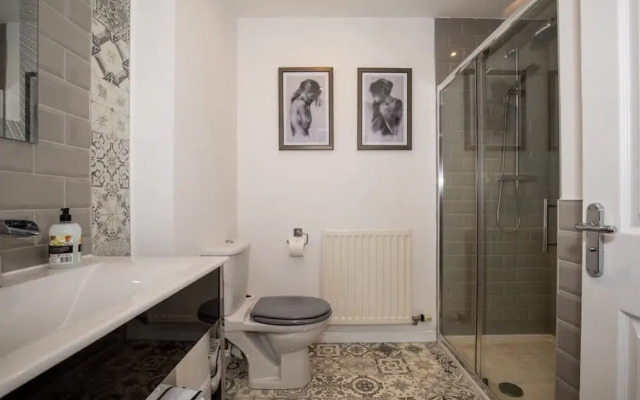 Blue Bridge View - Sleeps 7 With Free Parking