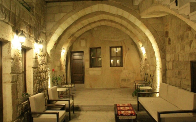 Tafana Cave & Stone Lodge