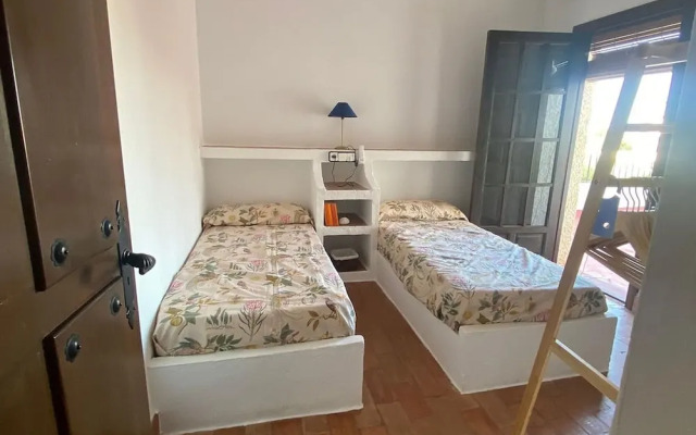 Spacious Holiday Home With Private Garden