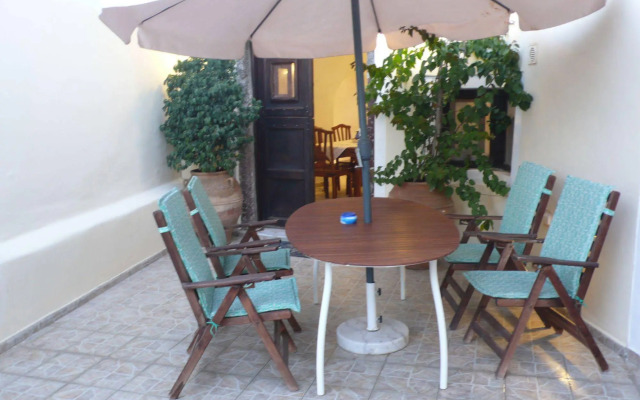 Iridanos Cave House