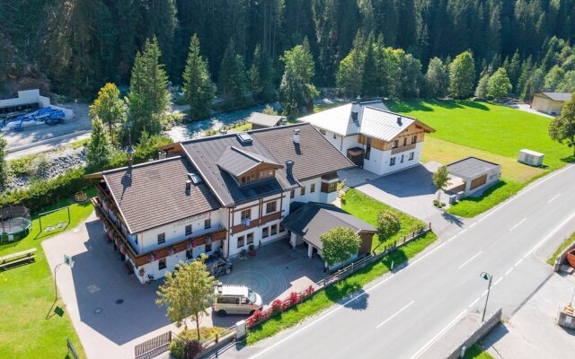 Lovely Chalet in Salzburg With Mountain View