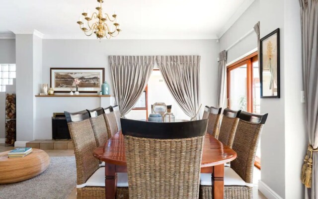 3 Bedroom Hilltop Home With Spectacular Views