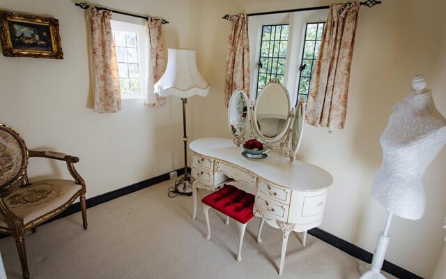 Breathtaking Elizabethan Manor House