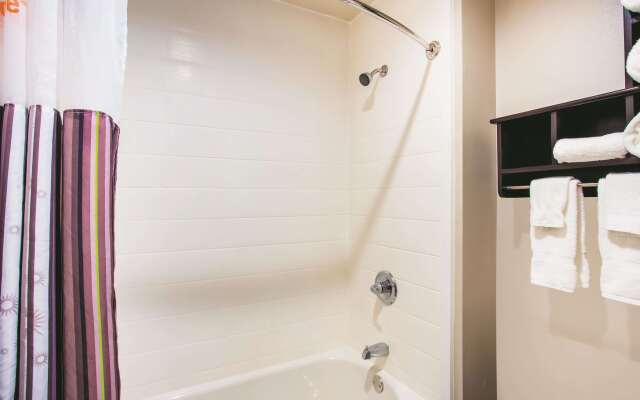 La Quinta Inn & Suites by Wyndham Cincinnati NE - Mason