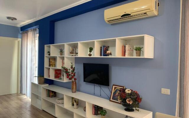 Modern cozy apt w/in 10 min walk from main square