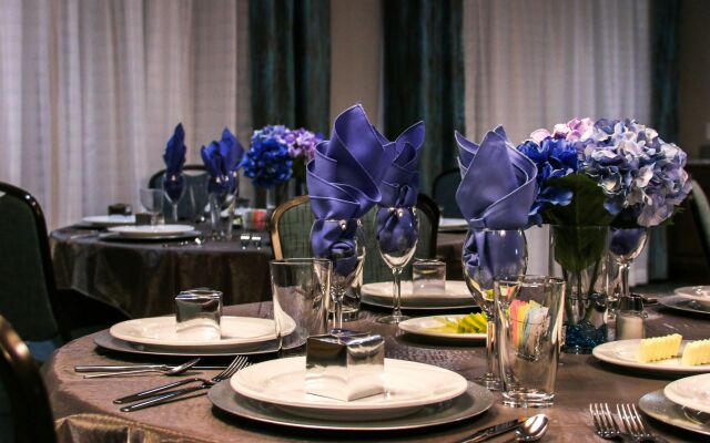 Holiday Inn & Suites Denver Tech Center-Centennial by IHG