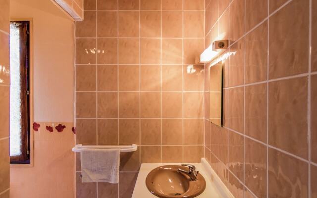 Modern Holiday Home in Salignac-Eyvigues with Swimming Pool