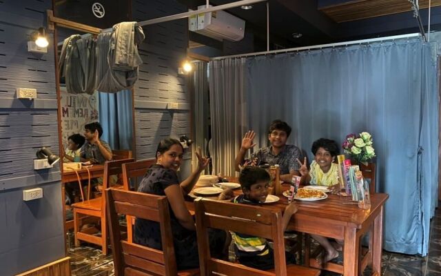 Fandee House Hostel - Adults Only