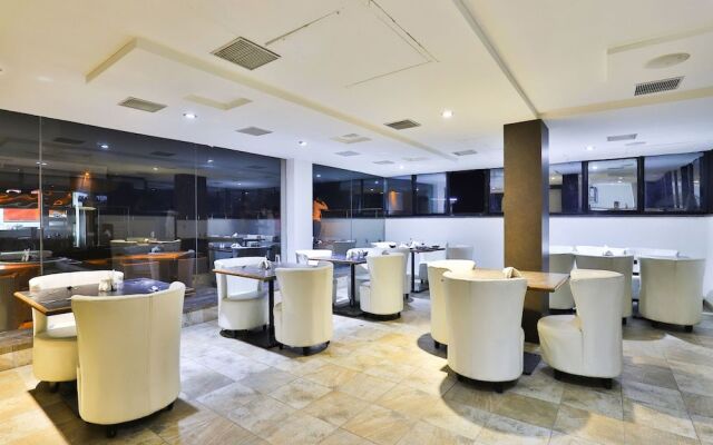 OYO 13479 Hotel Grand Nakshatra