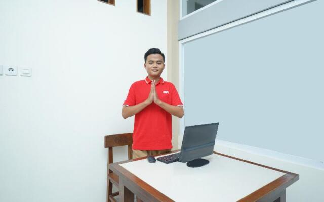 OYO 1642 Penginapan Anggrek Syariah 2