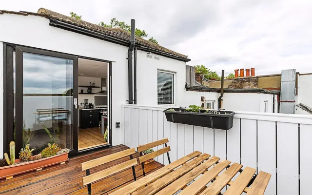 Stylish Chiswick Apartment With a Private Terrace