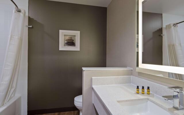 Best Western Plus Hinton Inn & Suites
