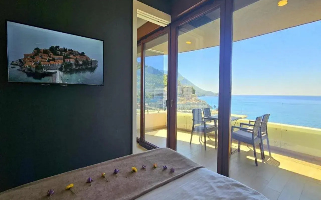 Royalis Suites