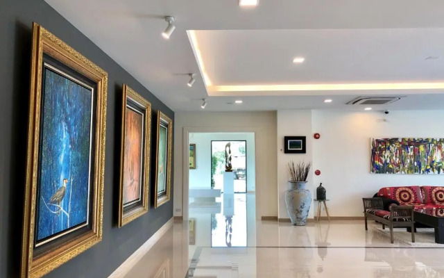 Porestva Hotel Sriracha