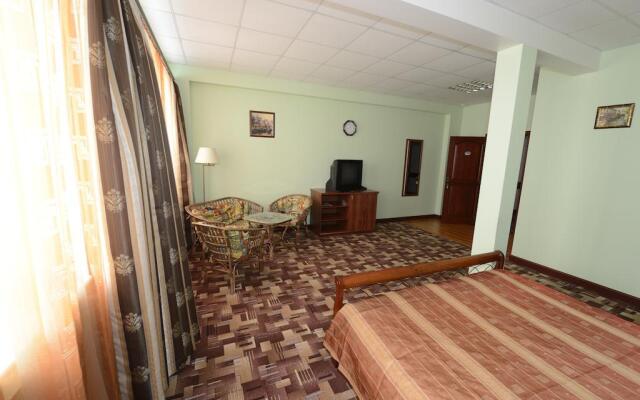 Avrora Hotel