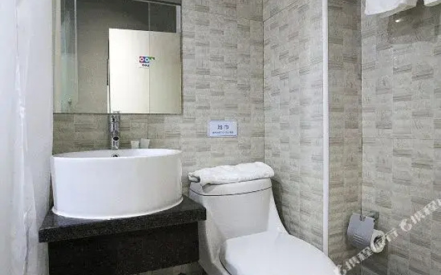 Xin Cheng Hotel (Shanghai Bay University Town Branch)
