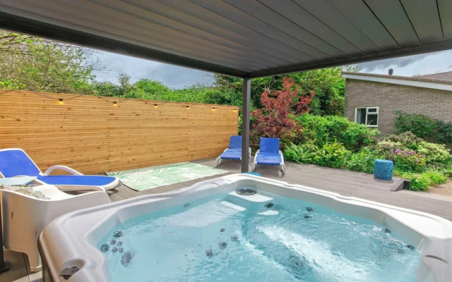 Ladywell Croyde 6 Bedrooms, Sleeps 12, Hot Tub