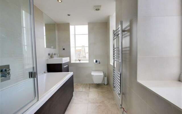 Luxury Apartment 20 min. from London