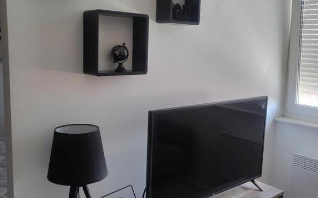 Studio 8
