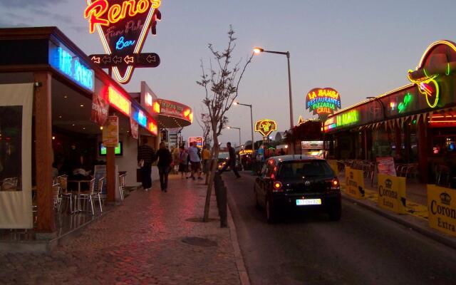 "albufeira 1 Bedroom Apartment 5 Min. From Falesia Beach and Close to Center! J"