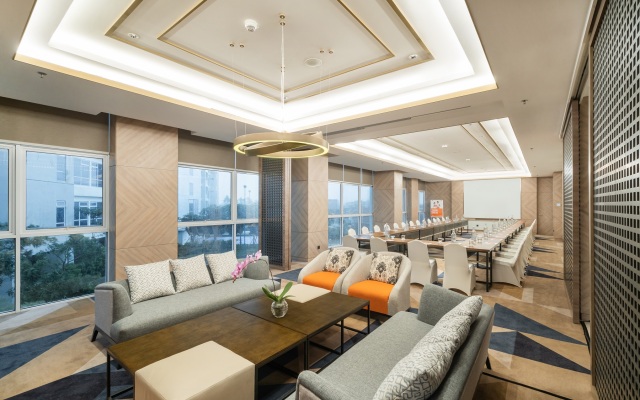 HARRIS Suites Puri Mansion Jakarta