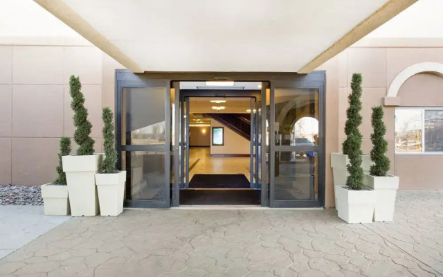 Holiday Inn Minot Riverside