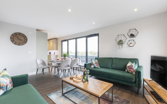 Elliot Oliver - Stunning 3 Bedroom Penthouse With Large Terrace And Parking