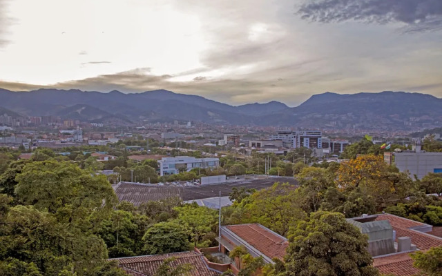 Large Apartment Poblado By Nomad Guru