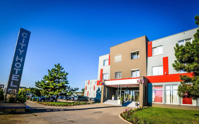 City Hotel