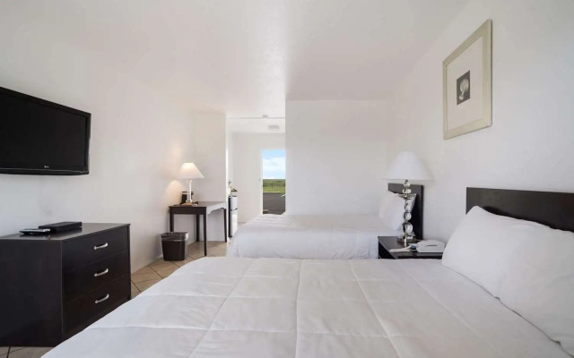 Rodeway Inn at Somers Cove Marina