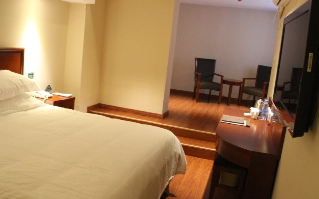 GreenTree Inn ShanDong JiNan East WenHua Road Taishan Technology Mansion Express Hotel – Guest Rooms – Jinan