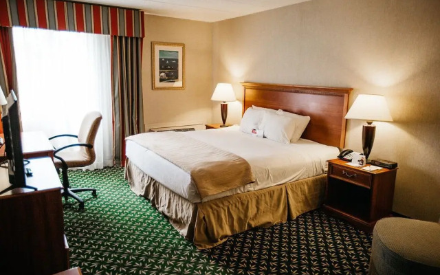 Mystic River Hotel & Suites