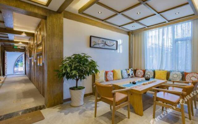 Yishu·designer light luxury vacation B & B