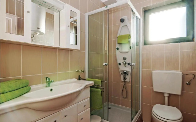 Three-Bedroom Apartment in Privlaka