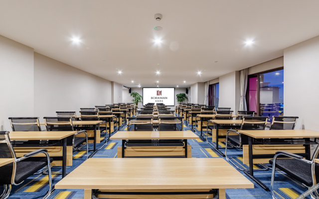 Berman Hotel (Guiyang southwest Trade City Jinyang bus station store)