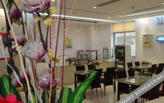 A Home Chain Hotel (Jinjiang Airport Huzhong)