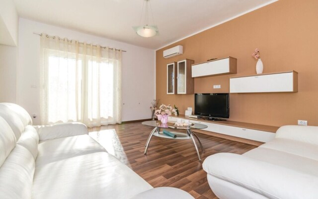 Stunning Home in Pula With Wifi and 4 Bedrooms