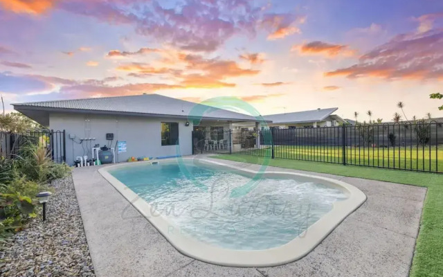 Modern Living Private Pool Bar Pets OK