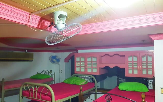 Pink Manila Hostel
