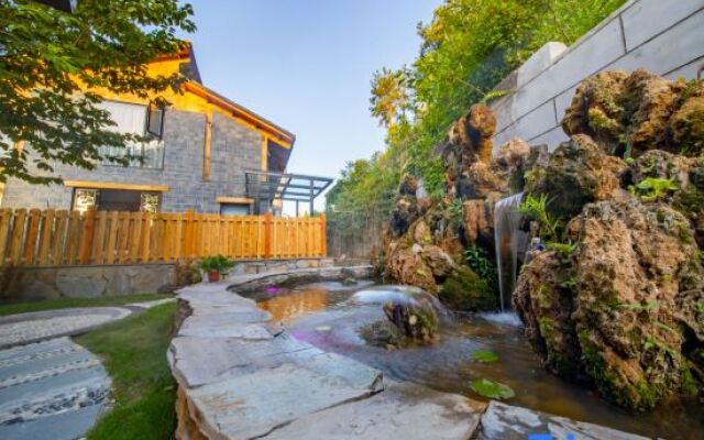 Yiyun Country House (Wudang Mountain Entrance Store)