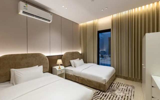 Vibrant Two BR With Shared Garden in Almadinah