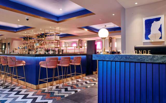 Le Monde Hotel