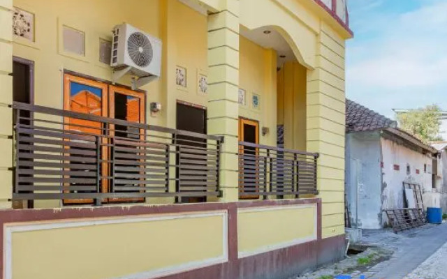 SN Guest House near Trans Studio Mall