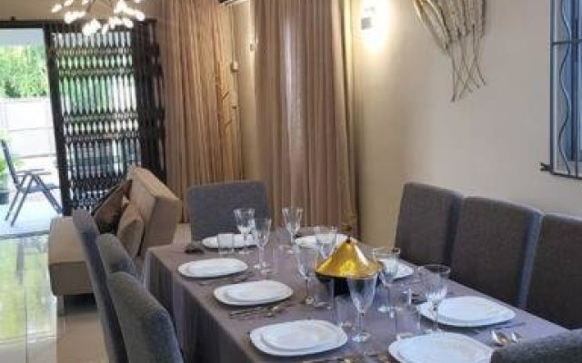 luxury cheerful 4 bedrooms villa in Calodyne