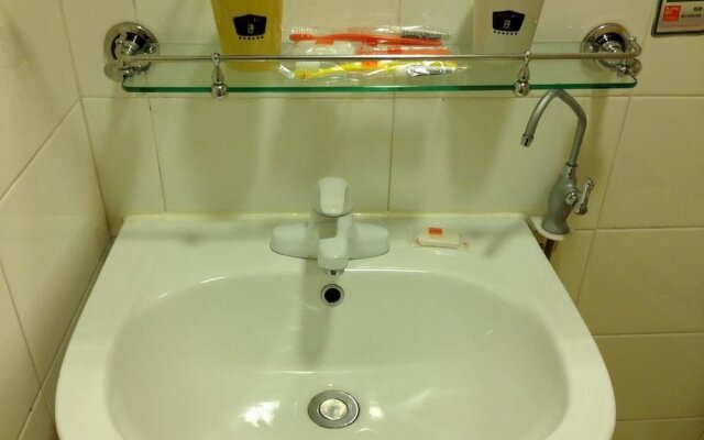 Home Inn (Shenzhen Dongmen Pedestrian Street Shaibu Metro Station)