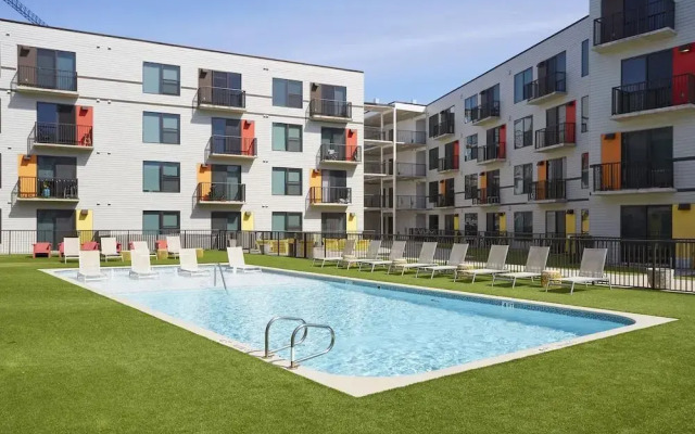 Stunning Midtown Suites by Sonder