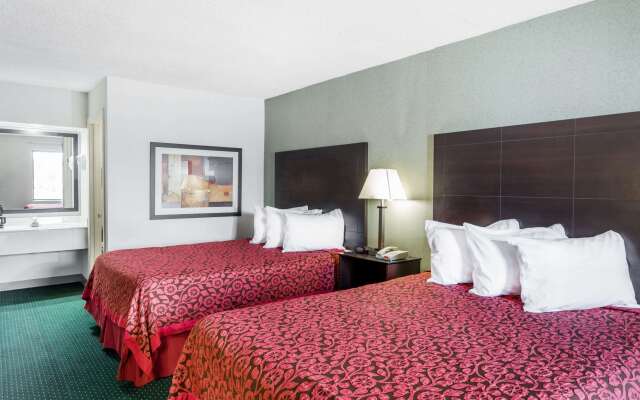 Days Inn by Wyndham Hendersonville