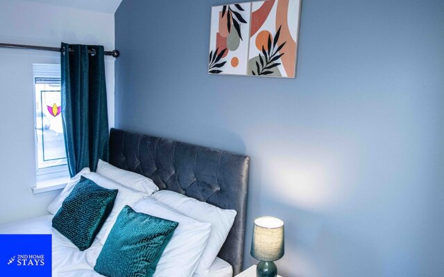 2ndhomestays -walsall- Charming 3-bedroom House