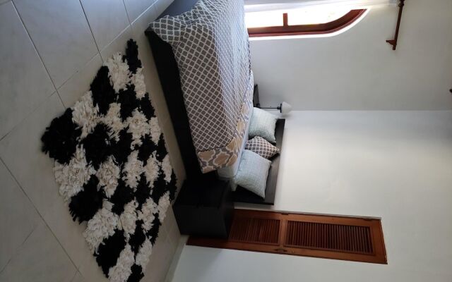 Villa 6 Bedrooms Guests Friendly