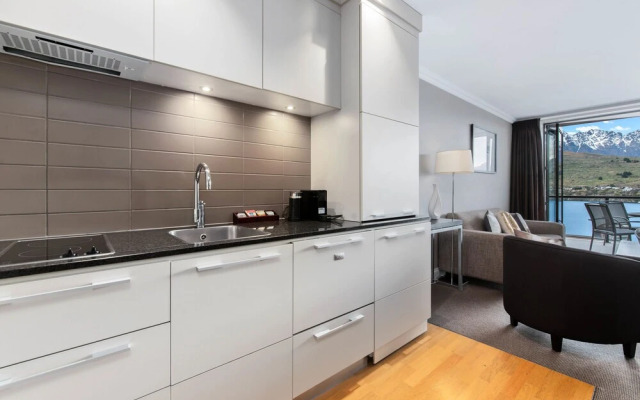 Lake Views at The Shores - Private Apartment